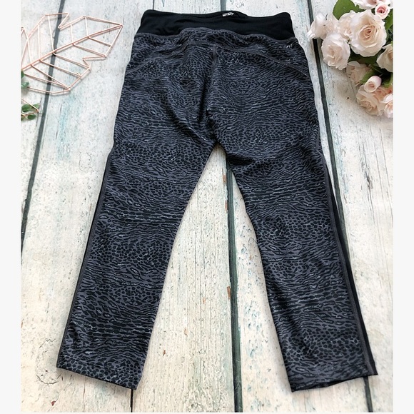 Nike XS leopard print leggings capris active black gray reflective Dri-fit women - Picture 4 of 9